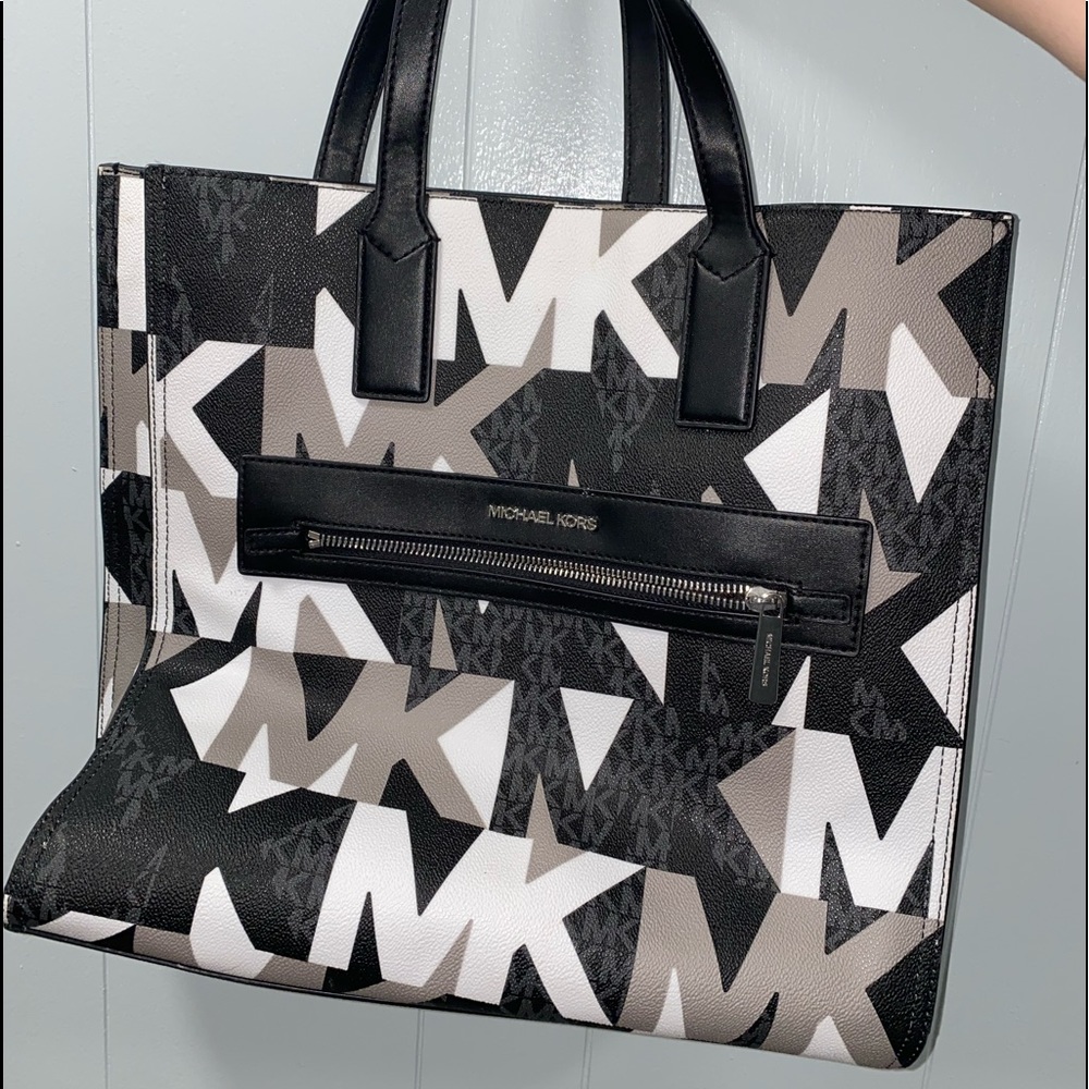 Michael Kors Black and White Shoulder Bag
